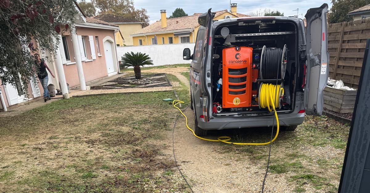 Hydrocureuse professionnelle sur un chantier