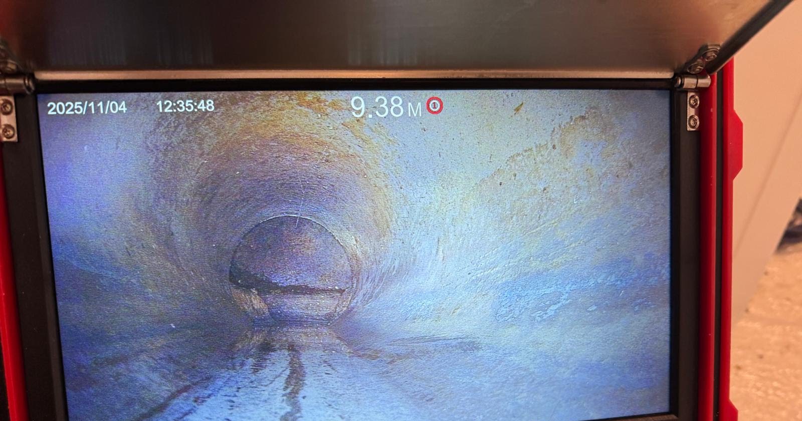 Écran d’inspection caméra montrant l’intérieur d’une canalisation